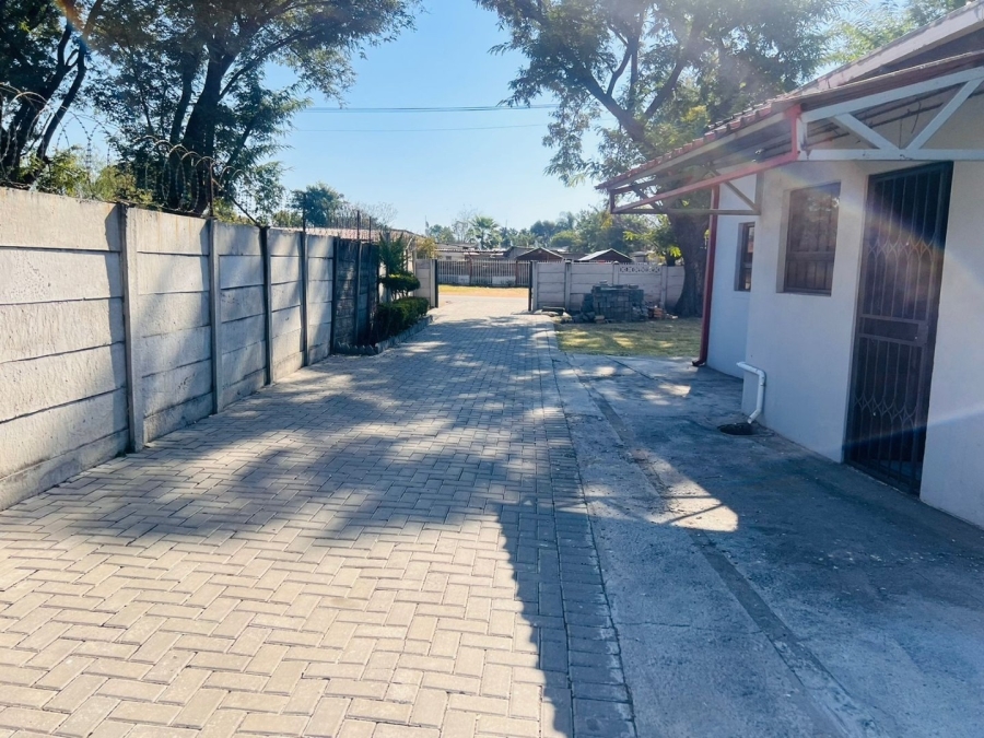 To Let 3 Bedroom Property for Rent in Rustenburg North North West
